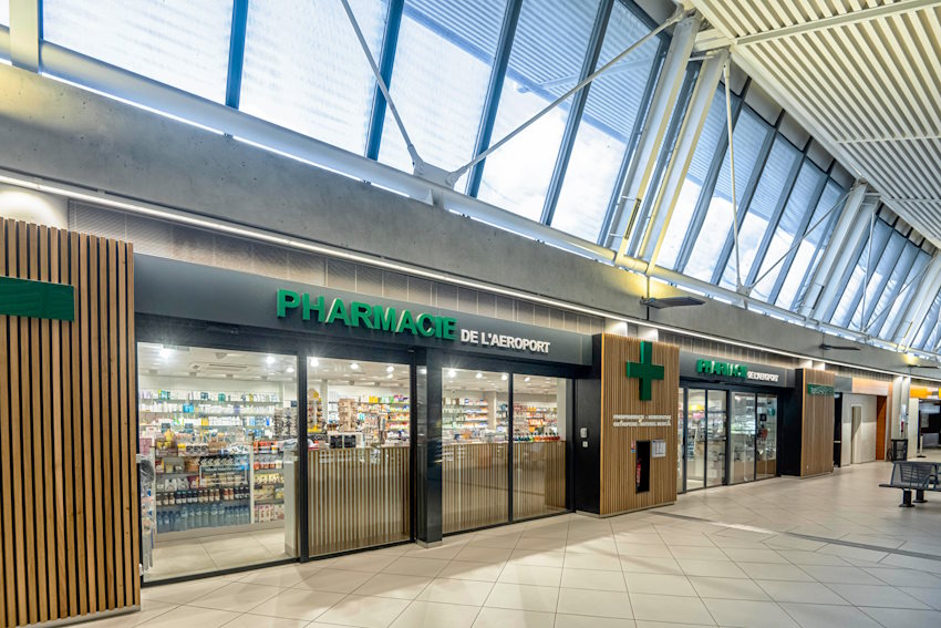 Pharmacie - Zone publique, côté ville